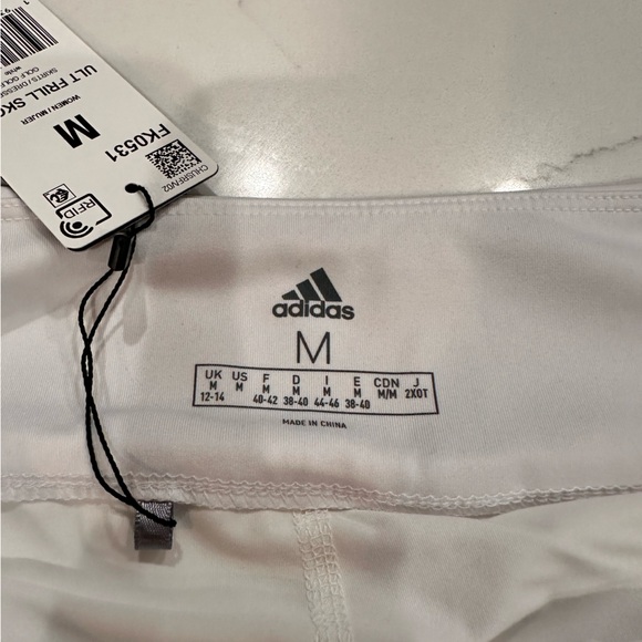 🌸 Adidas Golf/Pickleball Skirt with pockets! Size M Built in Shorts🌸 - Picture 3 of 7